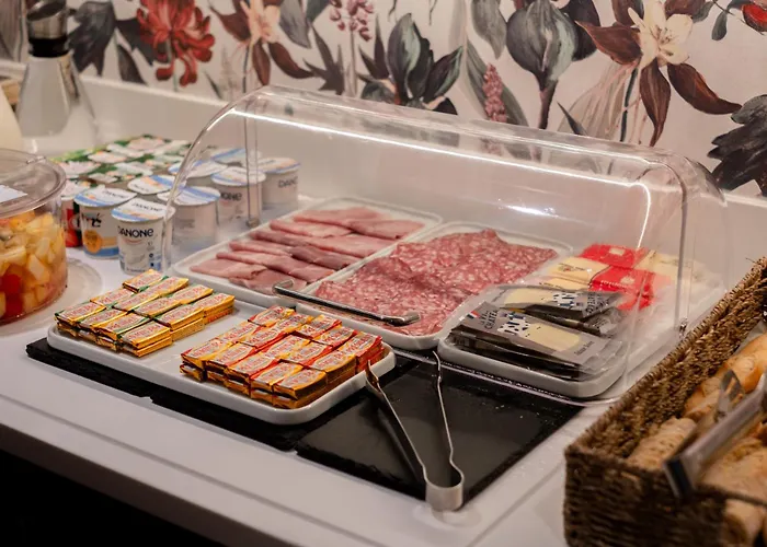 Kyriad Paris 10 - Canal Saint Martin - République