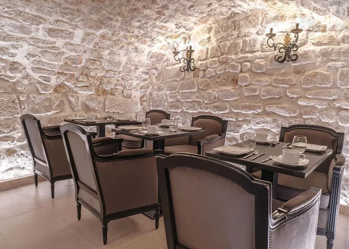 Hotel Saint-Louis Marais Paris